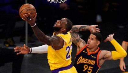 九游官网-失误过多成勇士输球主因 PK灰熊将成赛季生死战