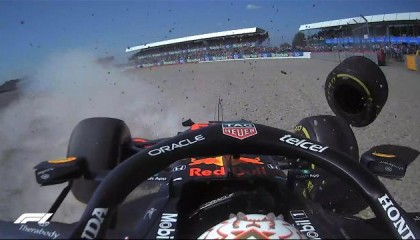 九游游戏-8个主场冠军！汉密尔顿罚时10秒上演狂飙逆袭夺冠