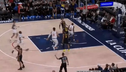 九游游戏-库里第三节连续取分，目前13投7中已经得到22分5篮板